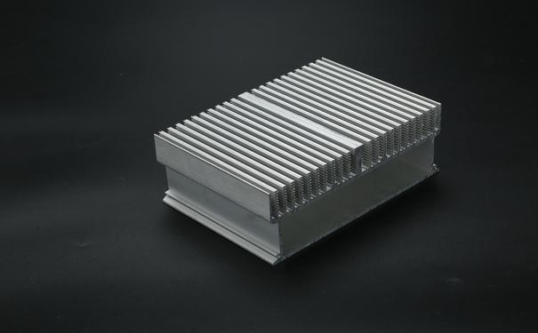 草莓污视频网站散熱器分析