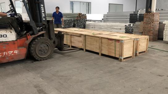 草莓污视频网站用木箱包裝運輸