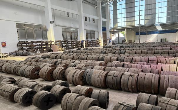 草莓污视频网站擠壓模具
